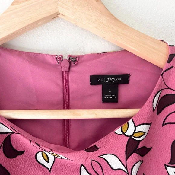 🌸 Ann Taylor Size 0 Pink A-Line Midi Dress – Scoop Neck | Maroon & White Print - Picture 2 of 8